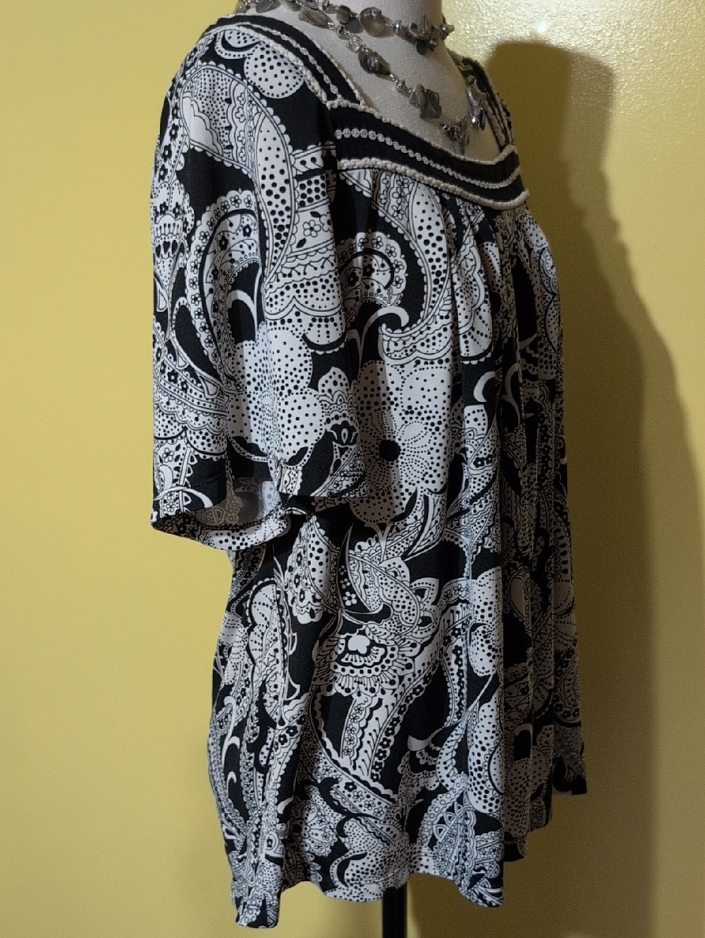 August Silk Monochrome Paisley Blouse - Picture 4 of 6